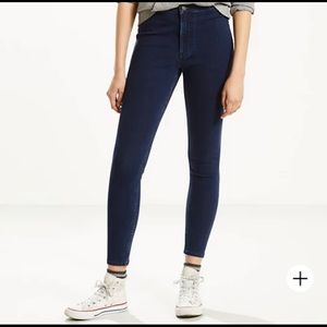Levi's Runaround Super Skinny Jeans